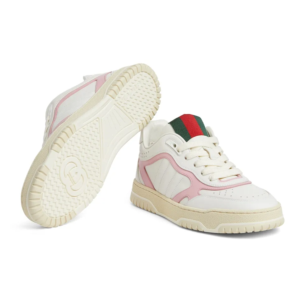 p480 Men's Men's Shoes Gucc*Gucci Re-Web series👫Couple's webbed leather sneakers, as the first sneakers created by Sabato De Sarno for Gucci, the Re-Web series reinterprets the brand's classic stripes, and sets off the modern silhouette design with bold and unique details. This shoe is crafted from iconic classic GG canvas and white leather. This new sneaker is ingeniously decorated with many of the brand's classic details, and is equipped with a bright red and green webbing tongue, which will make people fall in love at first sight. Yuan Size: Female 35-40 Male 39-44 (can be customized to 45, 46